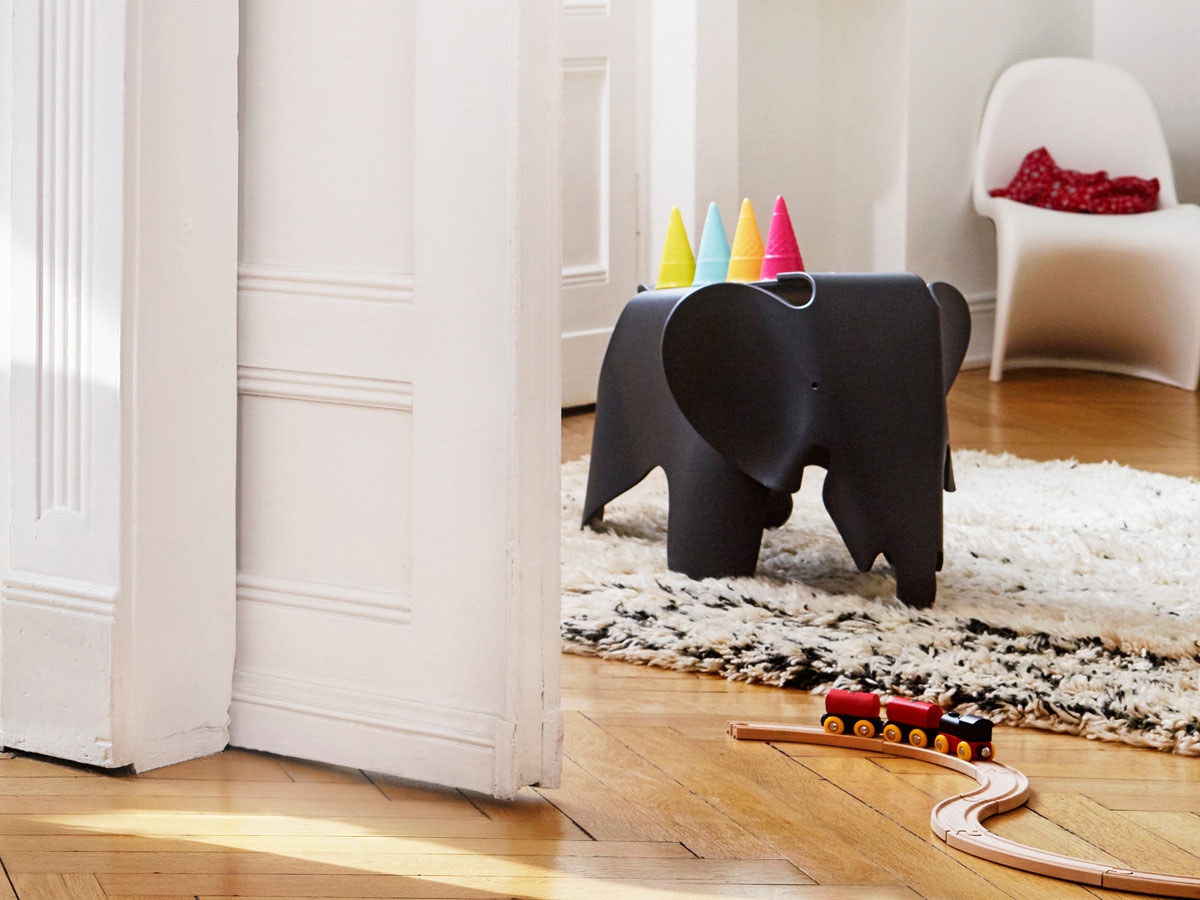 Eames Elephant-205313