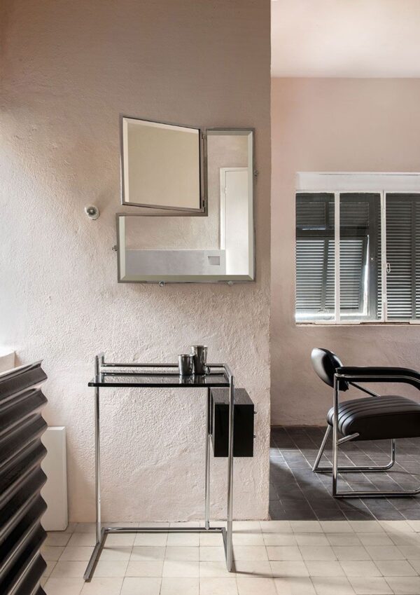 Petite Coiffeuse-207229