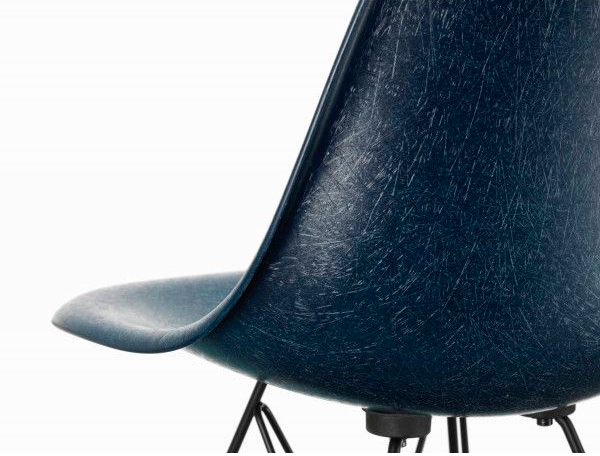 Eames Fiberglass Chair DSW-223881