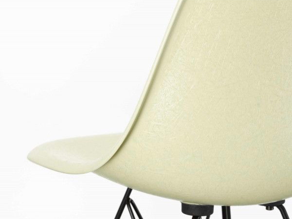 Eames Fiberglass Chair DSW-223878