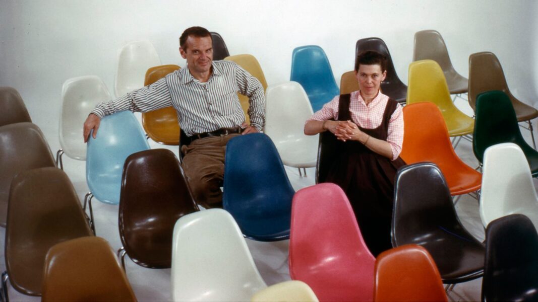 Eames Fiberglass Chair DSW-223882