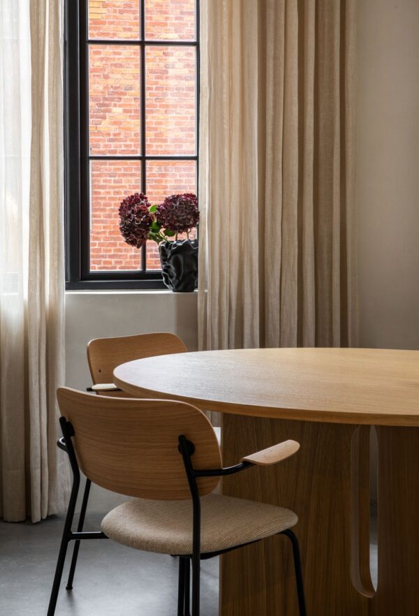 Mesa Androgyne Dining-274653