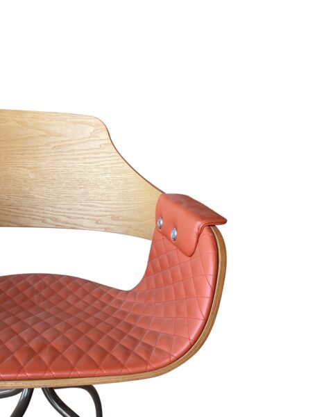 Silla Showtime Giratoria / Roble Teñido / Tapizado Rombos Teja Piel F20-370764