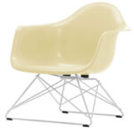 01 Eames Parchment 990,00 €