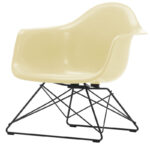01 Eames Parchment 990,00 €