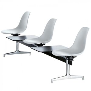 Eames Plastic Chair Sobre Travesaño